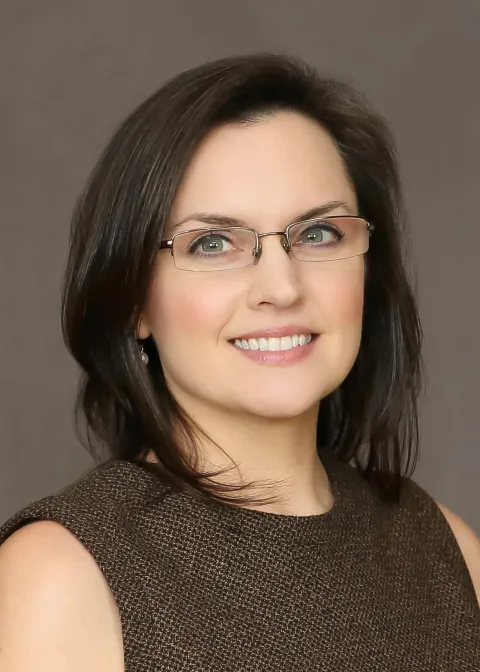 Headshot of Sarah Hulvershorn